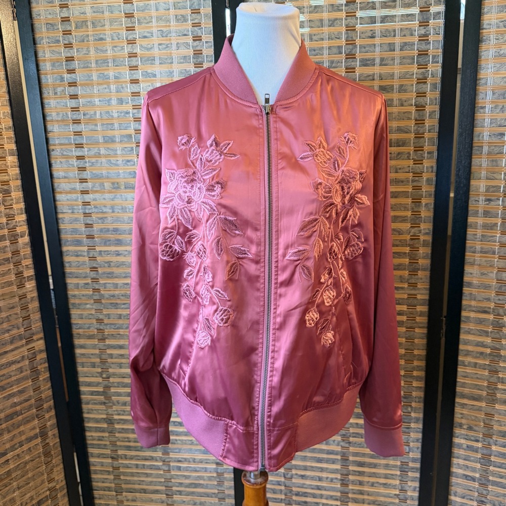 Torrid Bomber Jacket Womens Size 0X Pink Satin Floral Embroidered Full Zip Boho